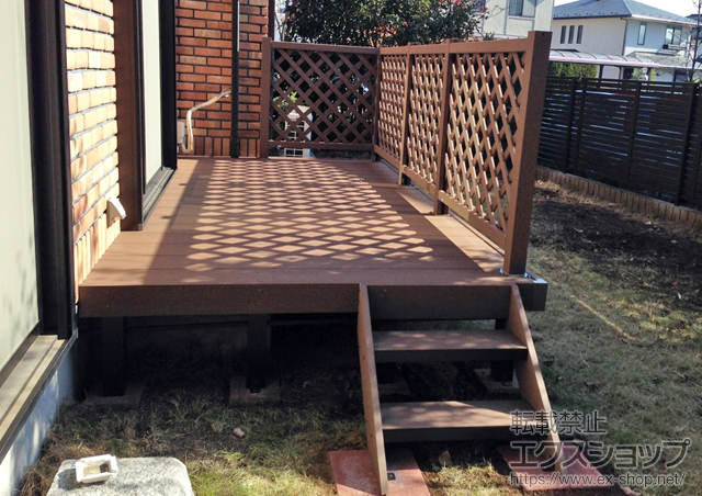 東京都稲城市ののフェンス・柵、ウッドデッキ リウッドデッキ 200＋リウッドステップ5型 Sタイプ2段＋リウッドデッキフェンス2型 ラチス格子 施工例