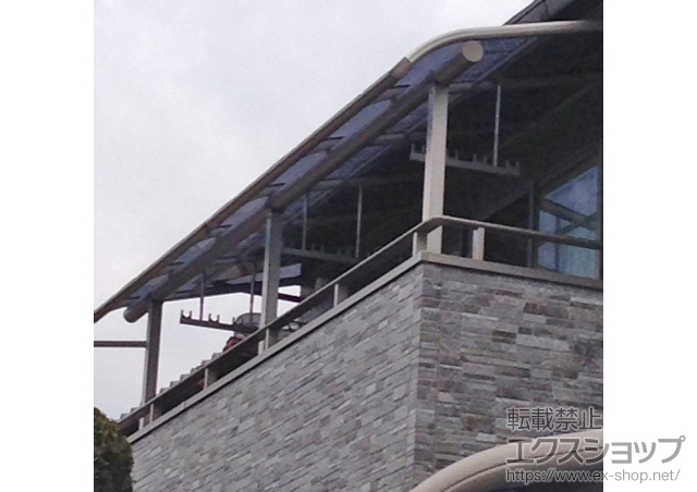 奈良県桜井市ののバルコニー・ベランダ屋根 プレシオステラス R型 屋根タイプ 連棟 積雪〜20cm対応＋吊下げ式物干し 標準 施工例