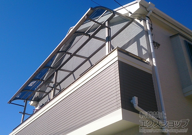 東京都町田市のLIXIL リクシル（トステム）のバルコニー・ベランダ屋根 ライザーテラスII R型 屋根タイプ 連棟 積雪〜20cm対応 施工例