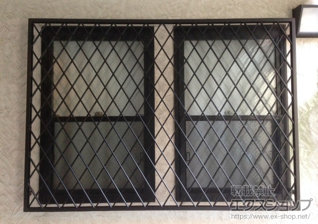 東京都世田谷区のLIXIL リクシル（トステム）の面格子・窓格子 アルミ面格子 ヒシクロス 施工例
