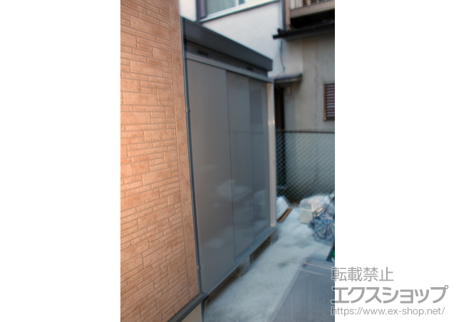 大阪府枚方市のの物置・屋外倉庫 断熱物置 ネクスタプラス 扉タイプ 一般型 (NXP-25ST)＋別売棚Cセット（2段）＋雨とい 施工例