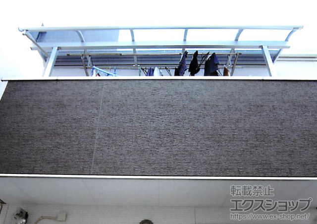 大阪府大阪市ののバルコニー・ベランダ屋根 ヴェクターテラス R型 屋根タイプ 単体 積雪〜20cm対応＋吊り下げ式物干し 施工例