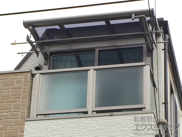 東京都北区のLIXIL リクシル（トステム）のバルコニー・ベランダ屋根 パワーアルファ F型 ルーフタイプ 単体 積雪〜30cm対応 施工例