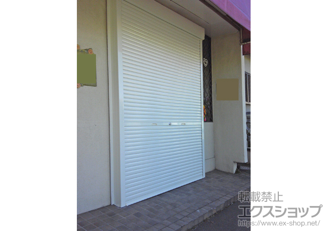 埼玉県所沢市のLIXIL リクシル（トステム）のガレージシャッター ガレージシャッタークワトロ 手動式 外部付タイプ 施工例