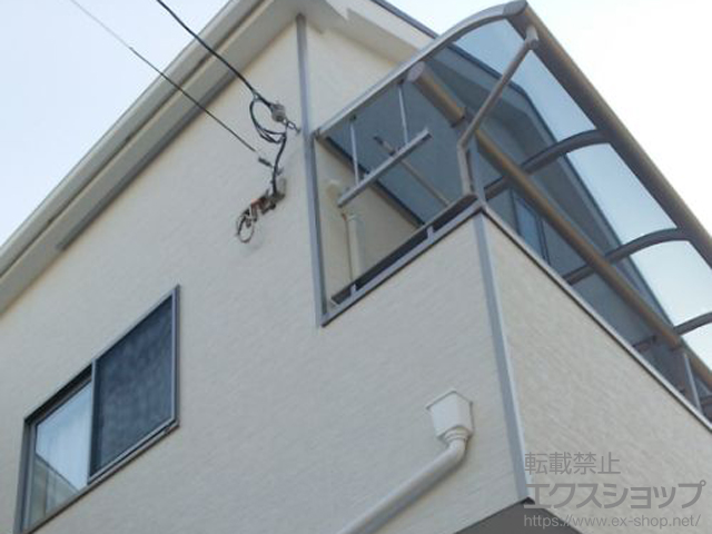 大阪府東大阪市ののバルコニー・ベランダ屋根 プレシオステラス R型 屋根タイプ 連棟 積雪〜20cm対応＋吊り下げ式物干し 施工例