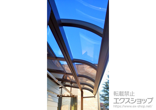 埼玉県飯能市ののバルコニー・ベランダ屋根 ヴェクターテラス R型 屋根タイプ 単体 積雪〜20cm対応＋物干しセット 吊り下げ式 標準2本入り 施工例