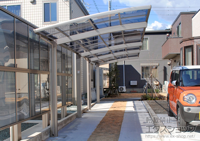 静岡県静岡市のLIXIL リクシル（トステム）のカーポート カーブポートシグマIII 縦連棟 積雪〜20cm対応 施工例