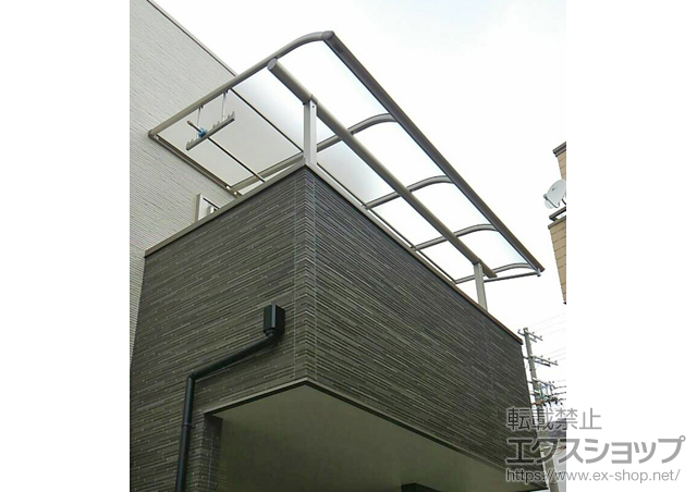 大阪府池田市ののバルコニー・ベランダ屋根 ヴェクターテラス R型 屋根タイプ 単体 積雪〜20cm対応＋吊り下げ式物干し 標準 2本入×1 施工例