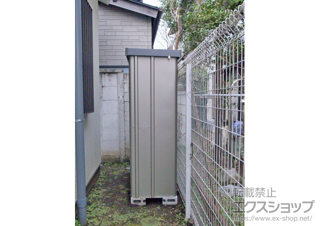 東京都三鷹市のの物置・屋外倉庫 エスケーセブン SK7-25 一般型＋棚板棚柱セット 施工例
