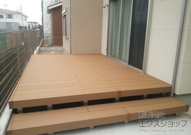 大阪府枚方市ののウッドデッキ リウッドデッキ 200＋段床セット 1段 片側面タイプ＋リウッドステップ5型 Sタイプ(2段) 施工例