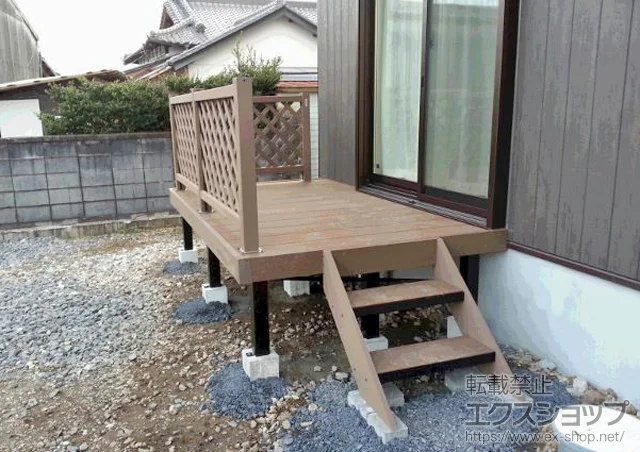 栃木県栃木市のYKKAPのウッドデッキ リウッドデッキ 200＋リウッドステップ5型 Sタイプ(2段)＋リウッドデッキフェンス2型＜ラチス格子＞ 施工例