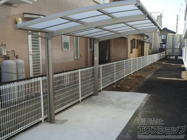 静岡県磐田市のLIXIL リクシル（トステム）のサイクルポート・駐輪場 カーブポートシグマIII ミニ 積雪〜20cm対応 施工例