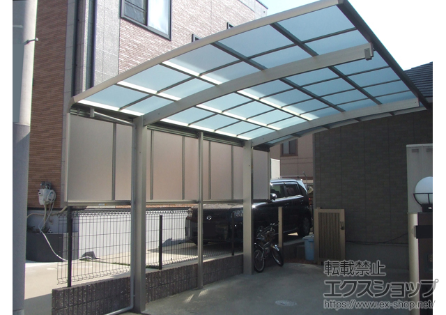 兵庫県神戸市ののカーポート レイナポートグラン　積雪〜20cm対応＋サイドパネル＋着脱式サポート 標準・ハイルーフ兼用 1本入り×1セット 施工例