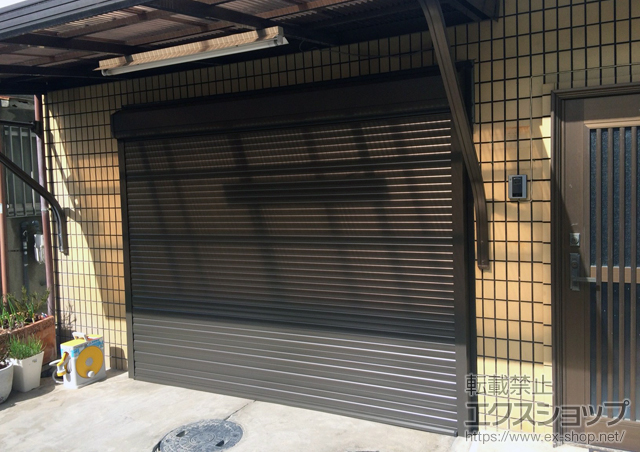 大阪府堺市のLIXIL リクシル（トステム）のガレージシャッター ガレージシャッタークワトロ 電動式 外部付タイプ 施工例