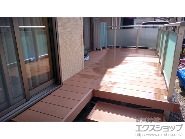 東京都調布市ののウッドデッキ リウッドデッキ 200＋独立式リウッドステップ2型＋シンプルモダンデッキフェンス5型＜ポリカーボネートパネル＞ 施工例