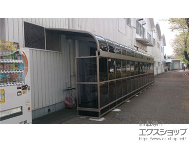 埼玉県鶴ヶ島市のLIXIL リクシル（トステム）のカーポート テールポートシグマIII 縦連棟 積雪〜20cm対応＋背面サイドパネル＋側面サイドパネル 施工例