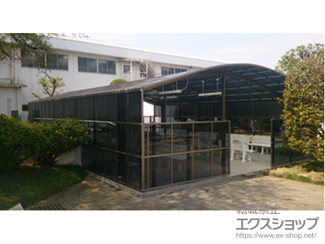 埼玉県鶴ヶ島市のLIXIL リクシル（トステム）のカーポート リベルポートシグマIII 縦連棟 6台用 積雪〜20cm対応＋サイドパネル＋前後パネル 施工例