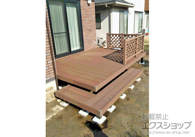 宮城県仙台市ののウッドデッキ リウッドデッキ 200+部分段床セット 正面・片側面タイプ1段+リウッドデッキフェンス2型＜ラチス格子＞ 施工例