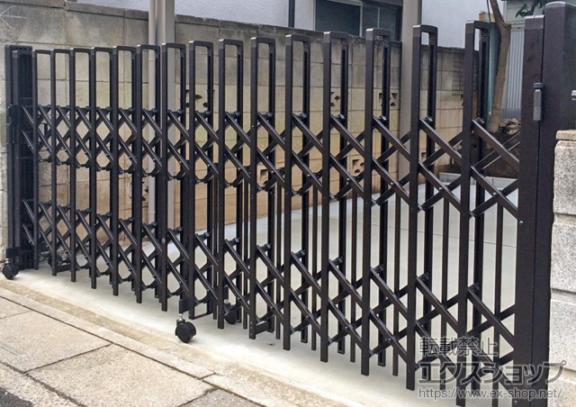 埼玉県さいたま市ののカーゲート トリップゲート ペットガード型 ノンレール 片開き 30S 施工例