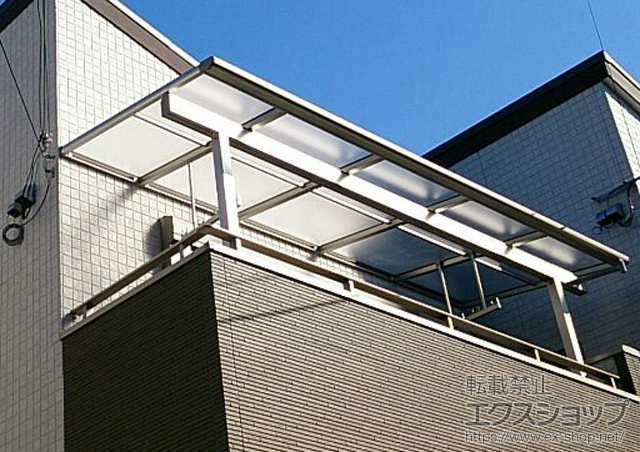大阪府大阪市ののバルコニー・ベランダ屋根 ヴェクターテラス F型 屋根タイプ 単体 積雪〜20cm対応＋ヴェクターテラス用 吊り下げ式物干し 施工例