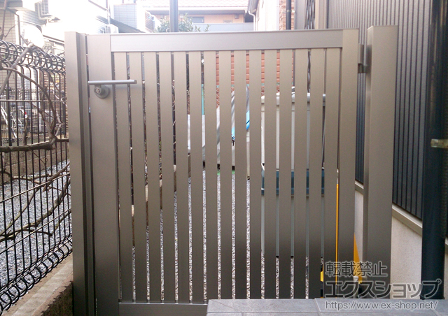 東京都武蔵野市のの門扉 プレスタ門扉 7T型 たてスリット 片開き 柱使用 施工例