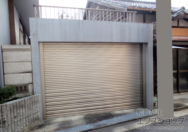 愛知県岡崎市のLIXIL リクシル（トステム）のガレージシャッター ガレージシャッタークワトロ 電動式 内部付タイプ 施工例