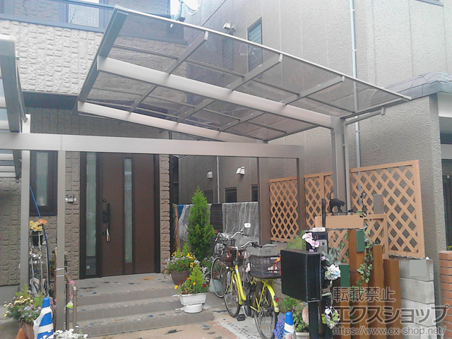 東京都足立区のLIXIL リクシル（トステム）のカーポート エックスルーフ 前上がり 積雪〜20cm対応 施工例