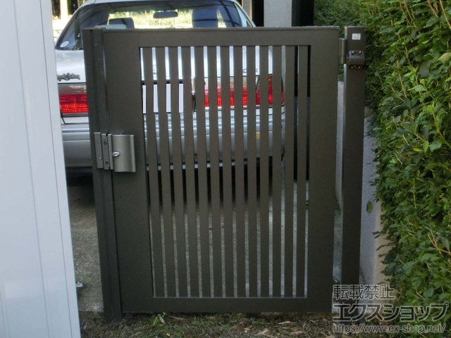 神奈川県横浜市のの門扉 ライシス門扉 4型 太たて桟 片開き 柱使用 施工例