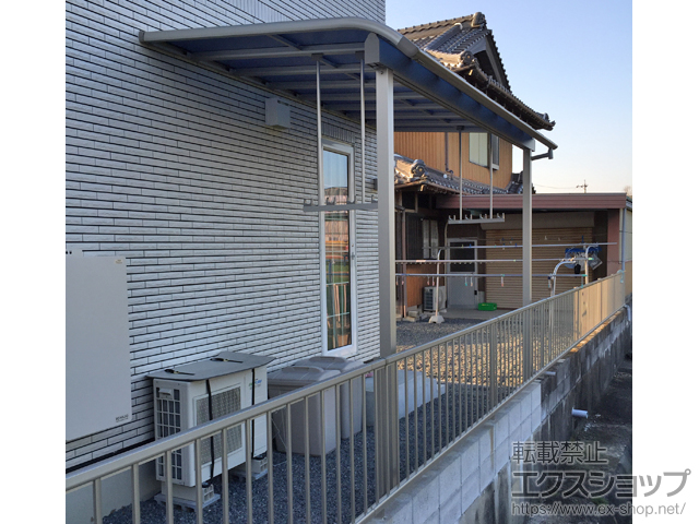 三重県いなべ市ののテラス屋根 プレシオステラス R型 1500 テラスタイプ 単体　積雪〜50cm対応＋吊り下げ式物干し 標準 2本入り×1セット 施工例