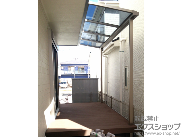 埼玉県草加市のLIXIL リクシル（トステム）のテラス屋根 ライザーテラスII F型 テラスタイプ 単体 積雪〜20cm対応 施工例