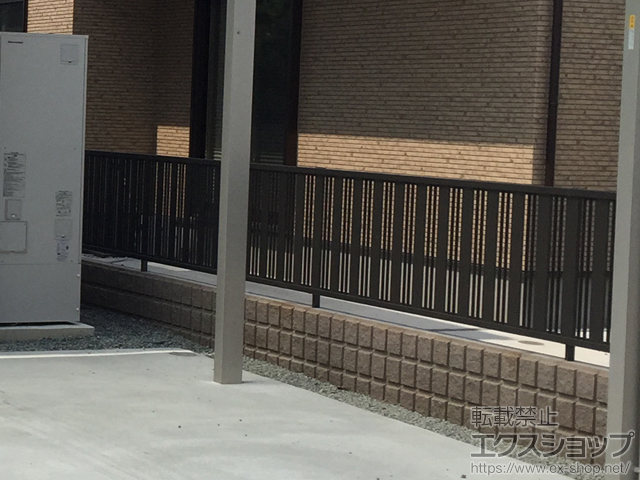 山梨県甲斐市ののフェンス・柵 プレスタフェンス 7Y型 横スリット フリーポールタイプ 施工例