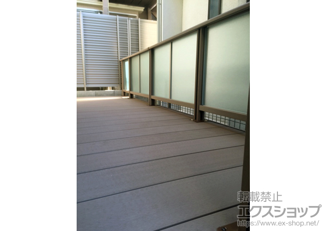 東京都世田谷区のLIXIL リクシル（トステム）のウッドデッキ レストステージ 幕板納まり＋デッキフェンス プライバシーパネル 施工例