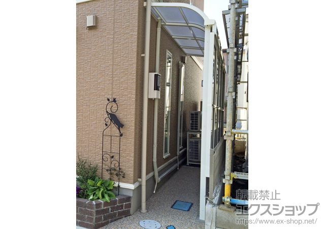 埼玉県川口市のLIXIL リクシル（トステム）のテラス屋根 ライザーテラスII R型 テラスタイプ 単体 積雪〜20cm対応 施工例