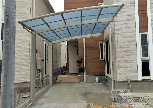 埼玉県富士見市ののカーポート レイナポートグラン　積雪〜20cm対応＋着脱式サポート 標準・ハイルーフ兼用 2本入り×1セット 施工例