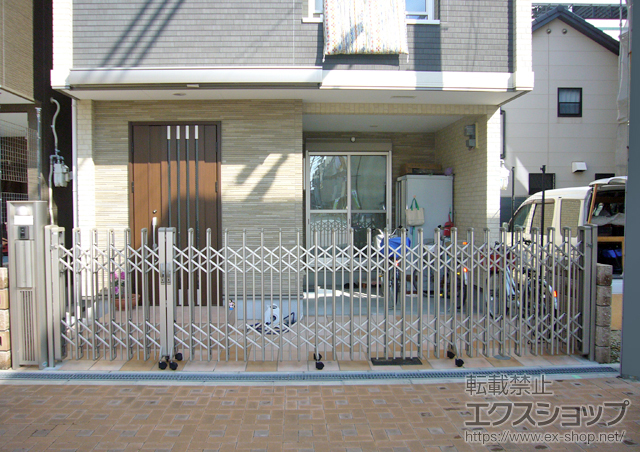 大阪府大阪市ののカーゲート レイオス3型(ペットガード) ノンレール 両開き親子　12-44W 施工例