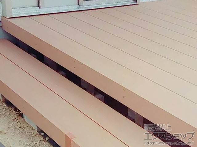 愛知県名古屋市ののウッドデッキ リウッドデッキ 200＋段床セット 正面・片側面タイプ 施工例