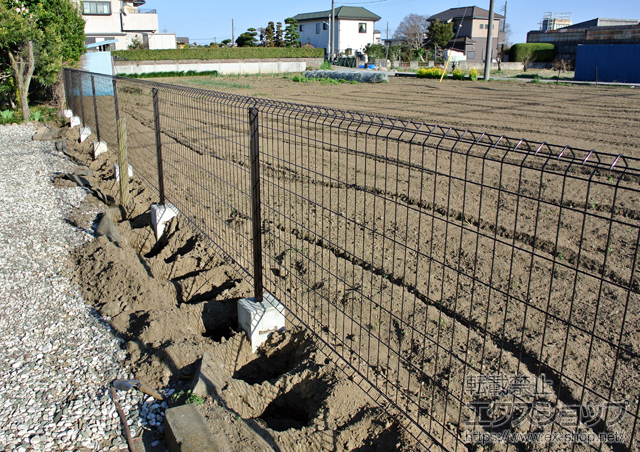 埼玉県上尾市ののフェンス・柵 イーネットフェンス1F型 自由柱タイプ 施工例