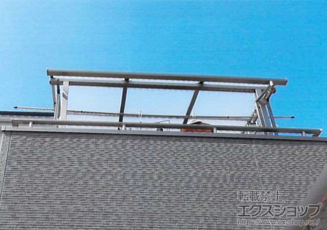埼玉県川越市のLIXIL リクシル（トステム）のバルコニー・ベランダ屋根 ライザーテラスII R型 屋根タイプ 単体 積雪〜20cm対応＋吊り下げ式物干し　標準2本　×1セット 施工例