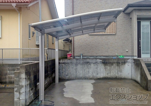 鹿児島県鹿児島市のLIXIL リクシル（トステム）のカーポート カーブポートシグマIII 積雪〜20cm対応+着脱式サポート ロング柱23用 1本入り×2セット 施工例