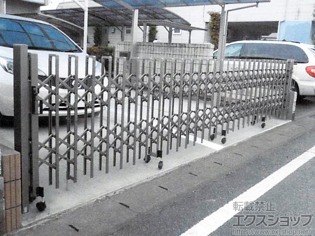 群馬県高崎市ののカーゲート トリップゲート 傾斜地専用型 ノンレール 片開き 54S 施工例