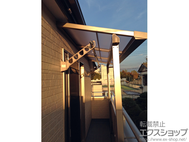 埼玉県ふじみ野市のLIXIL リクシル（トステム）のバルコニー・ベランダ屋根 ライザーテラスII F型 屋根タイプ 単体 積雪〜20cm対応 施工例