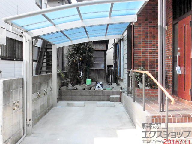 神奈川県川崎市ののカーポート レイナポートグラン　積雪〜20cm対応＋着脱式サポート 標準・ハイルーフ兼用 2本入り×1セット 施工例