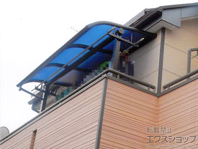 埼玉県志木市ののバルコニー・ベランダ屋根 プレシオステラス R型 屋根タイプ 単体 積雪〜20cm対応＋吊り下げ式物干し 施工例