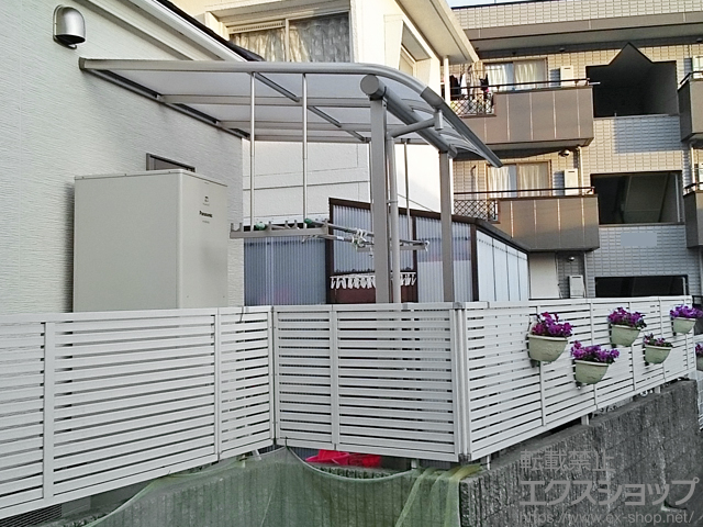 京都府京田辺市ののテラス屋根 プレシオステラス R型 テラスタイプ 単体 積雪〜20cm対応＋吊下げ物干し 標準  2本入 施工例
