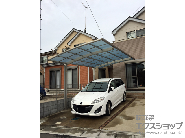 埼玉県富士見市ののカーポート レイナポートグラン　積雪〜20cm対応＋屋根ふき材補強部品（1セット）＋着脱式サポート 標準・ハイルーフ兼用 2本入り 施工例