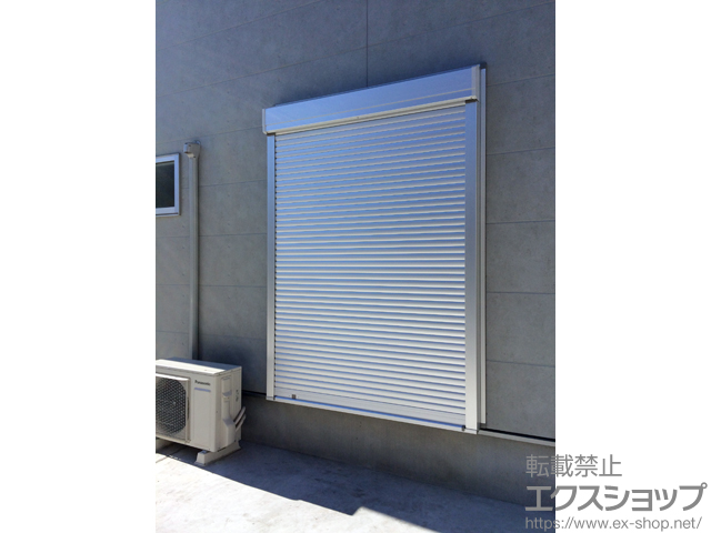 埼玉県行田市のLIXIL リクシル（トステム）の窓シャッター リフォームシャッター クワトロ 電動式 SRS仕様 施工例