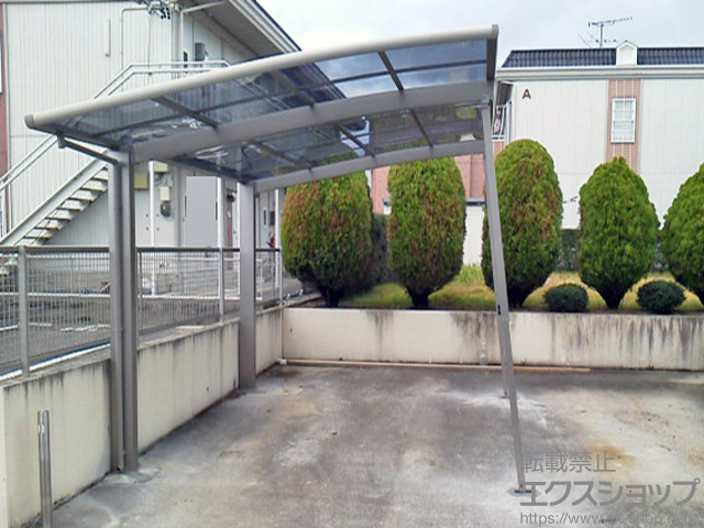 三重県鈴鹿市ののカーポート ネスカR (ラウンドスタイル) 積雪〜20cm対応＋着脱式サポート 2本入 施工例