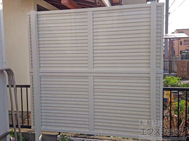 兵庫県高砂市ののフェンス・柵 レスティナフェンス7型 横目隠し 2段支柱＜自立建て用＞ 施工例