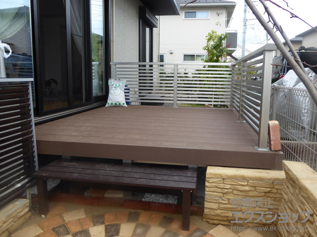 千葉県市川市ののウッドデッキ リウッドデッキ 200＋シンプルモダンデッキフェンス7型＜半目隠し横格子タイプ＞ 施工例