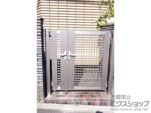 神奈川県川崎市のの門扉 ライシス門扉 7型 井桁格子 両開き親子 柱使用 施工例